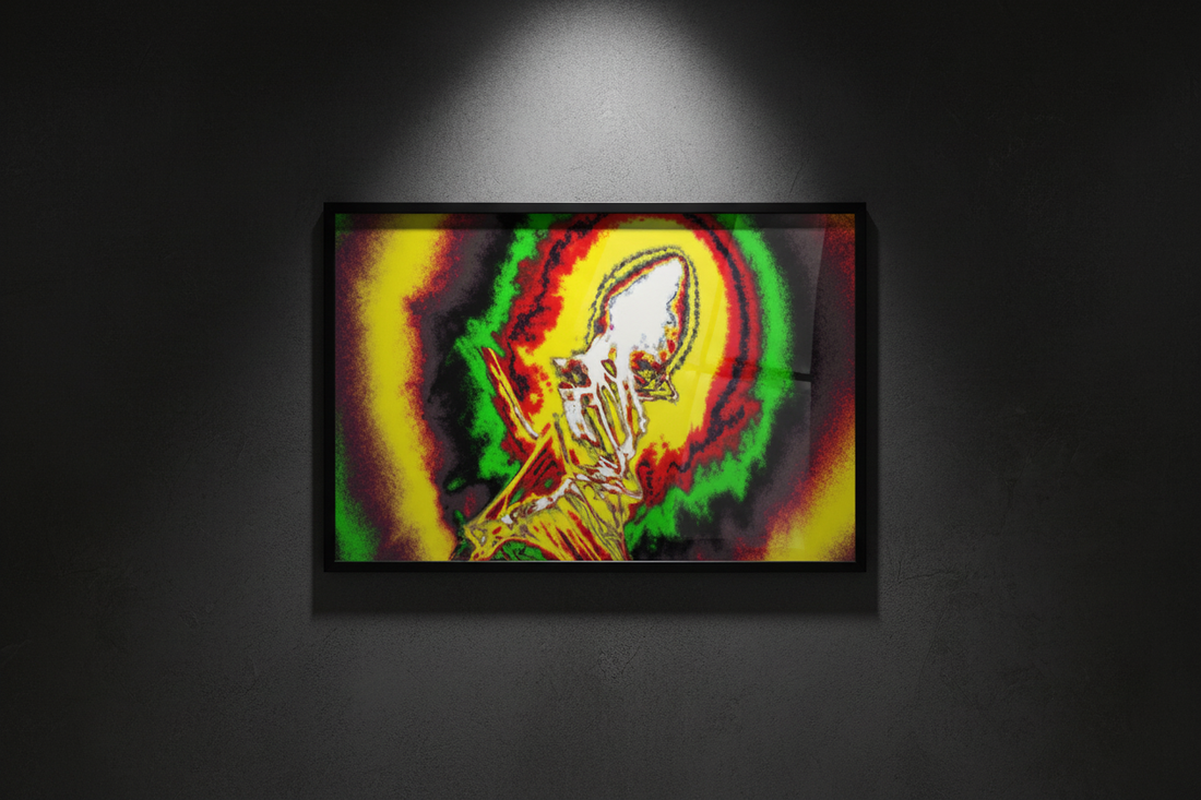 SOLAR SQUID RADIANCE Premium Kunstprint als gerahmtes Poster an dunkler Wand mit dramatischem Spotlight