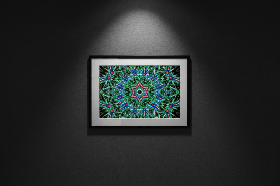 CHROMATIC FLORAL STAR Premium Kunstprint als gerahmtes Poster an dunkler Wand mit dramatischem Spotlight